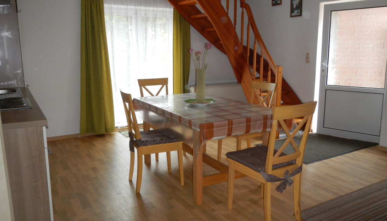 Über eine Treppe gelangen Sie zum Schlafzimmer und in das Badezimmer mit Dusche., © Roland Kietzmann Über eine Treppe gelangen Sie zum Schlafzimmer und in das Badezimmer mit Dusche., © Roland Kietzmann