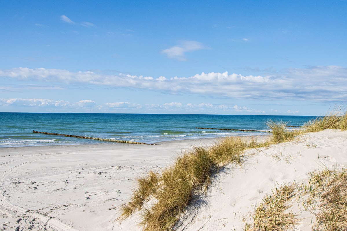 Beleef het eiland Hiddensee tijdens een dagtocht vanuit Stralsund. // &copy; Wei&szlig;e Flotte GmbH