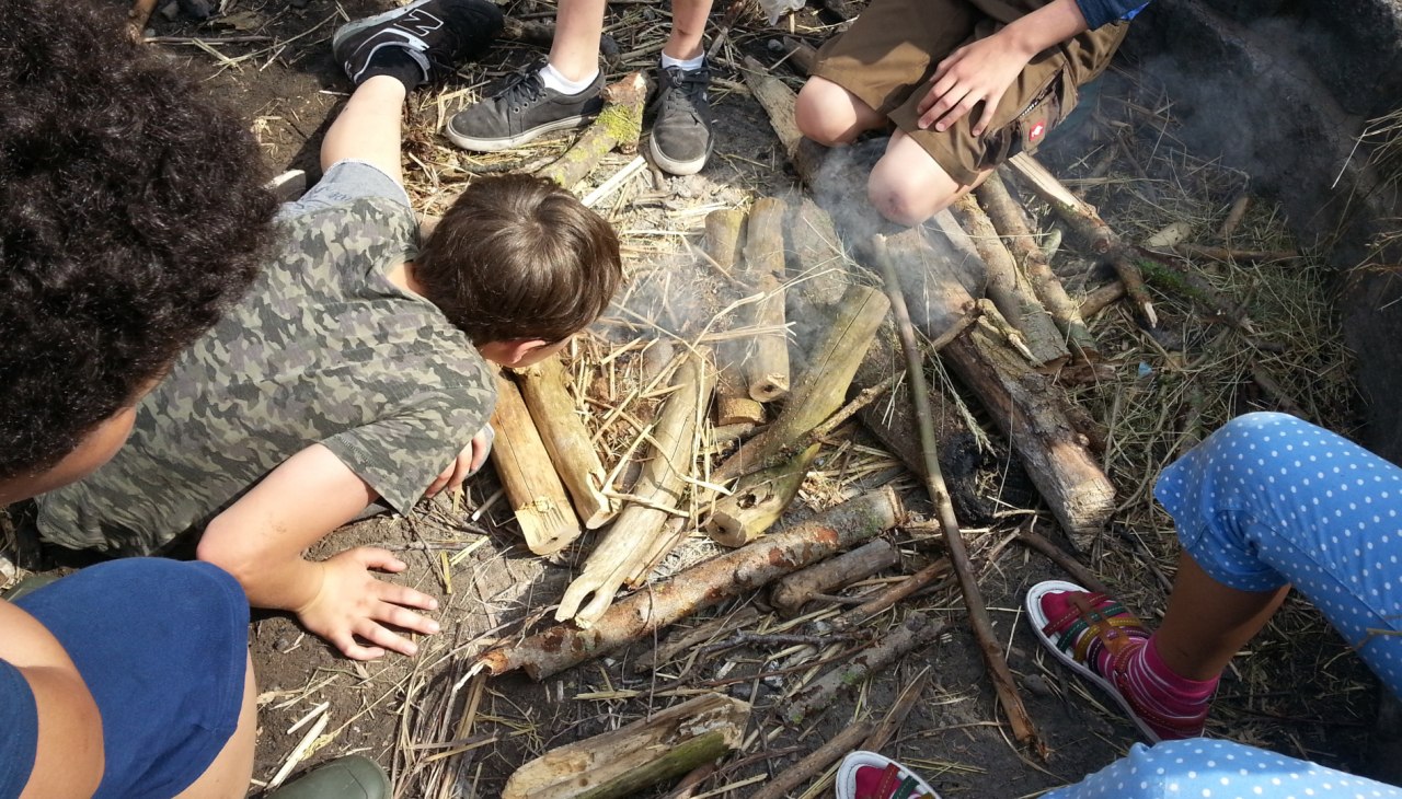 Feuer machen, © Jugendgästehaus "Graureiher" Feuer machen, © Jugendgästehaus "Graureiher"