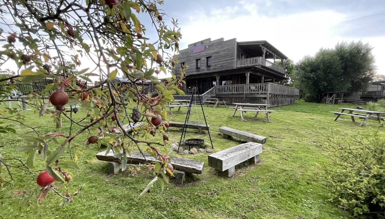 Lake Horse Ranch | Saloon & Feuerstelle, &copy; TZ S&uuml;dliche Boddenk&uuml;ste