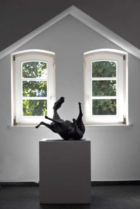 Gestürztes Pferd von Jo Jastram, © Stadt Ribnitz Damgarten