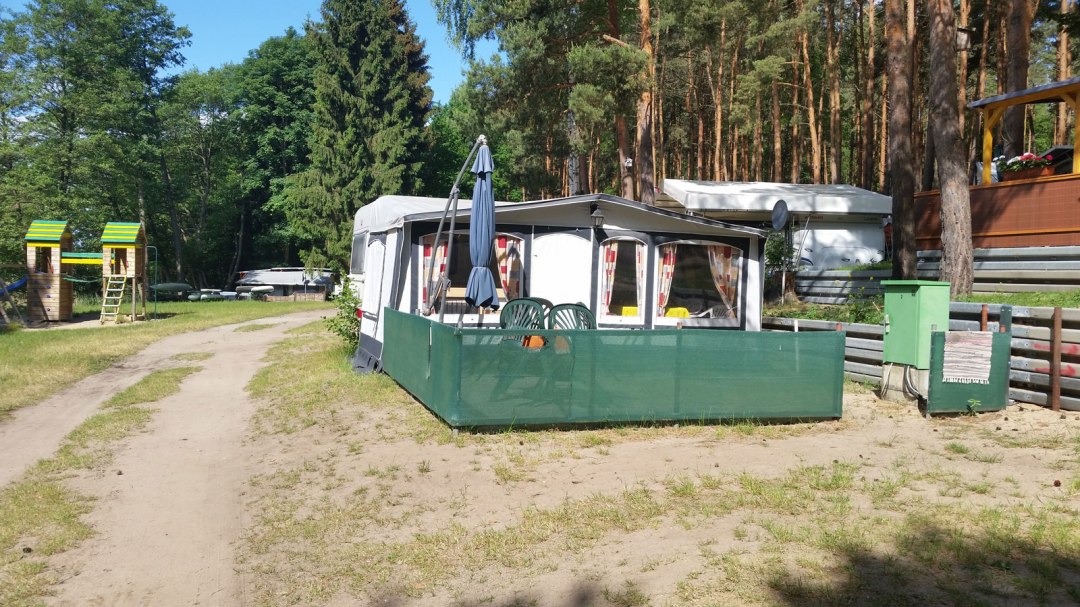 Dieser und drei weitere Wohnwagen können gemietet werden, © Diana Erdmann