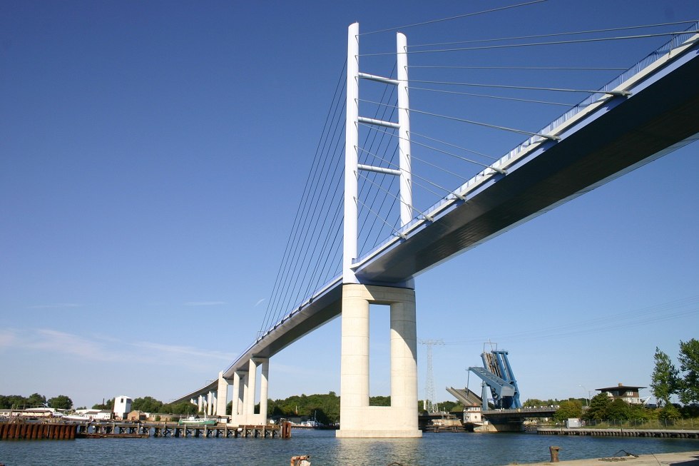 De R&uuml;genbrug is sinds 2007 een herkenningspunt van de Hanzestad Stralsund., &copy; TZ HST
