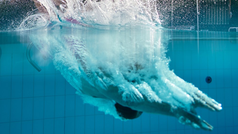Abtauchen im Schwimmbad // &copy; DSR Hotel Holding GmbH