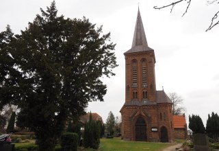 Kirche R&ouml;vershagen von der Turmseite // &copy; Frank Burger