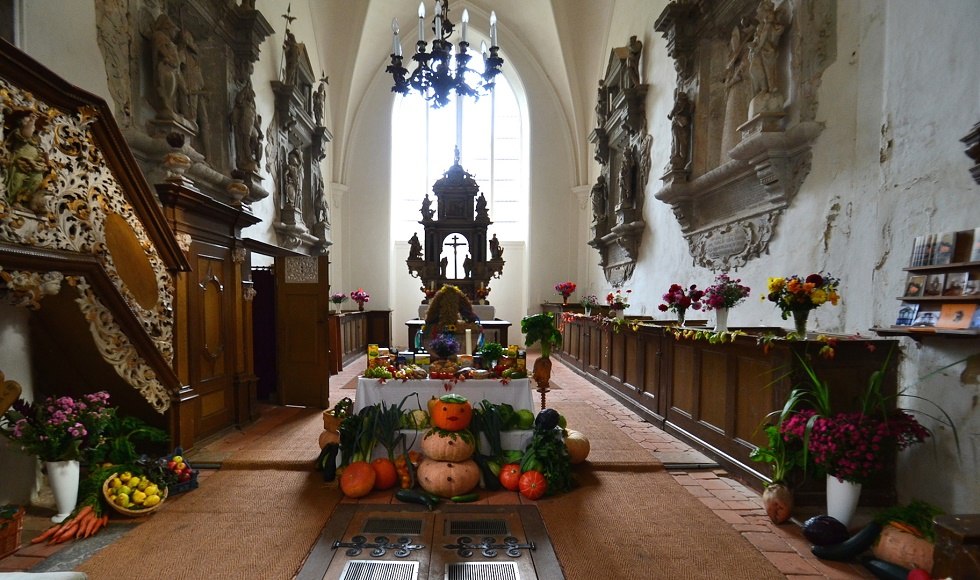 Kirche Vilmnitz - Innenaufnahme - Erntedank 2014 // © Tourismuszentrale Rügen Kirche Vilmnitz - Innenaufnahme - Erntedank 2014 // © Tourismuszentrale Rügen