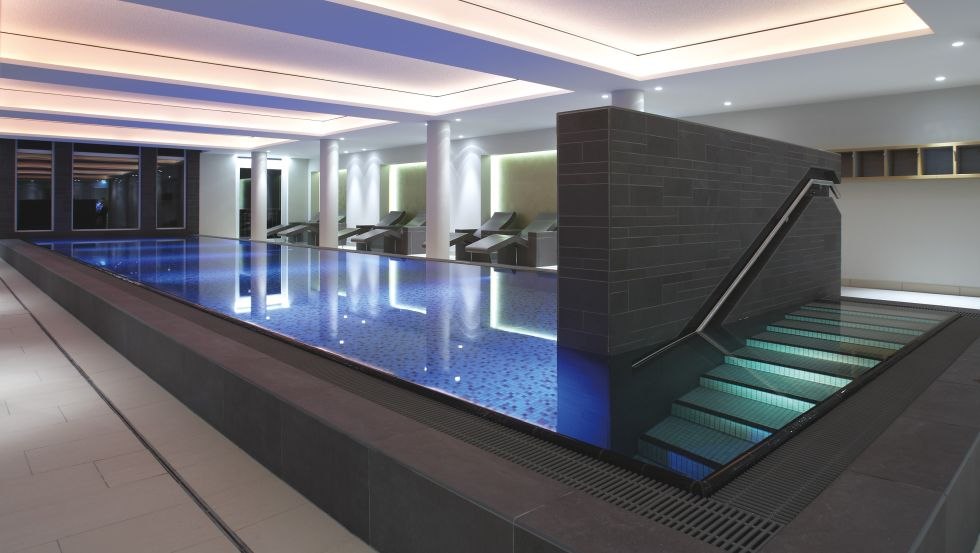 BALTIC SPA wellnessruimte met ruim zwembad // &copy; Upstalsboom Hotelresidenz & SPA K&uuml;hlungsborn
