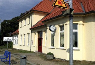 Bahnhofsgeb&auml;ude in Koserow // &copy; Sabrina Wittkopf-Schade