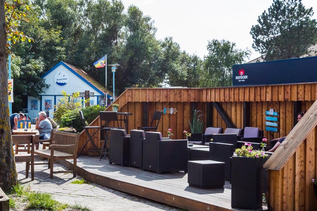 gemütliche Holzterrasse neben dem Sommerkino, © Anne Robl