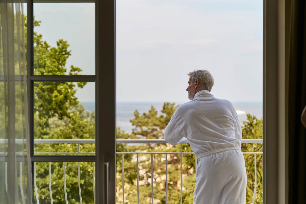 &copy; DSR Hotel Holding