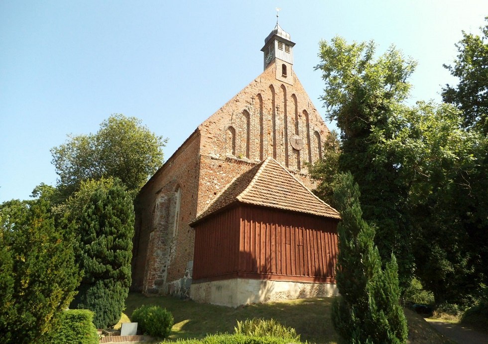 Blick auf die Kirche Gustow // &copy; Tourismuszentrale R&uuml;gen