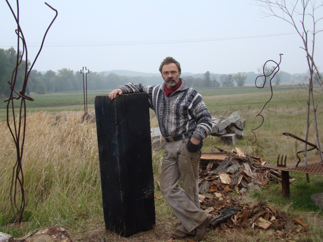 Beeldhouwer/timmerman en lid van sieh+mal e.V. // &copy; Ke Baarmann