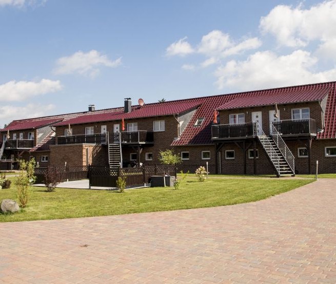 Uitzicht op de vakantiewoningen van vakantieboerderij Mirow, © Ferienhof Mirow/Mewes Uitzicht op de vakantiewoningen van vakantieboerderij Mirow, © Ferienhof Mirow/Mewes