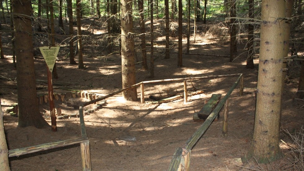 Überbleibsel der historischen Wolfsfanganlage // © Mecklenburgische Kleinseenplatte Touristik GmbH Überbleibsel der historischen Wolfsfanganlage // © Mecklenburgische Kleinseenplatte Touristik GmbH