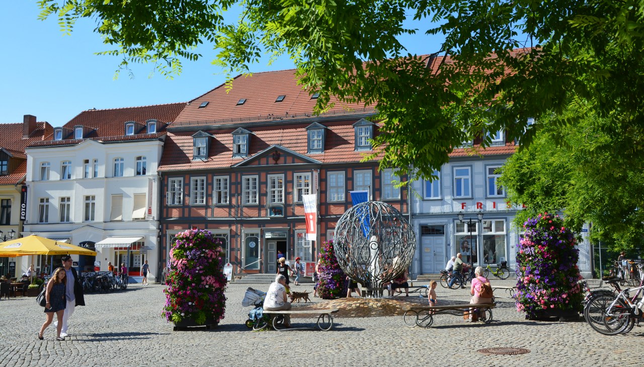 Kugel Brunnen, © Waren (Müritz)-Information Kugel Brunnen, © Waren (Müritz)-Information
