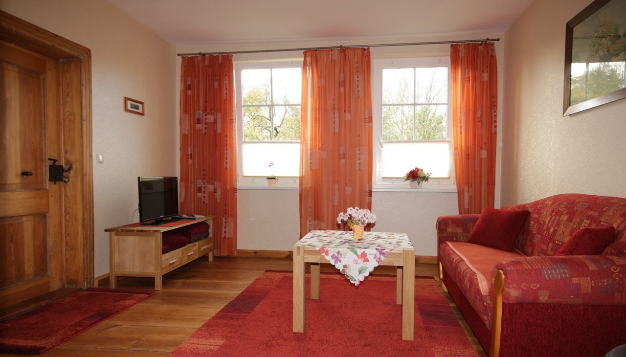 Wohnzimmer Ferienwohnung 2, &copy; Weigt