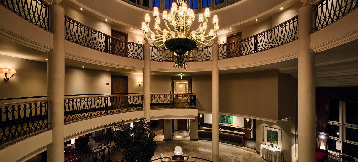 &copy; DSR Hotel Holding GmbH