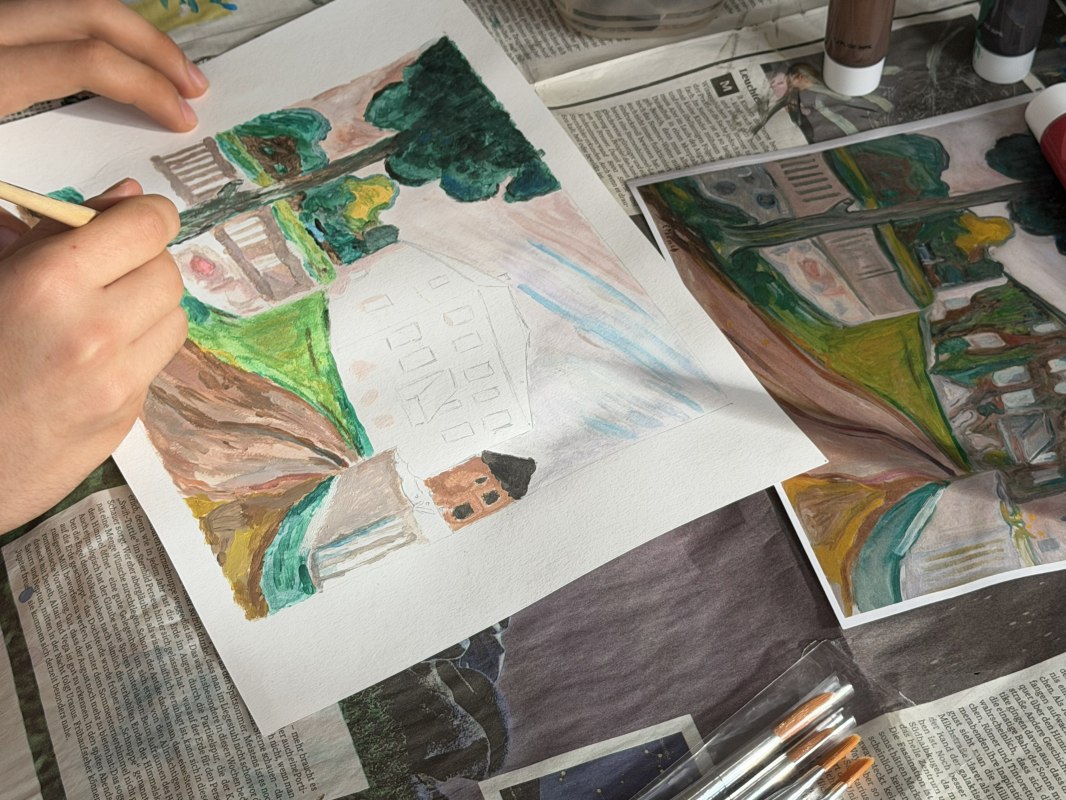 Sch&uuml;lerin kopiert Munch-Bild, &copy; Ecolea Internationale Schule Warnem&uuml;nde