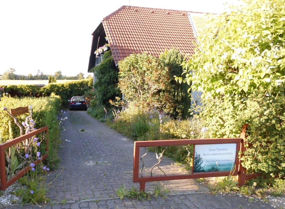 Produkte im Hofladen // &copy; Heike Voigt - Edle Tropfen Kr&auml;uterspezialit&auml;ten