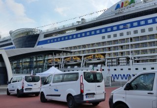 Nach der wohlverdienten Kreuzfahrt warten wir bereits am Terminal und bringen Sie zurück zum Parkgelände // © easy Parken Nach der wohlverdienten Kreuzfahrt warten wir bereits am Terminal und bringen Sie zurück zum Parkgelände // © easy Parken