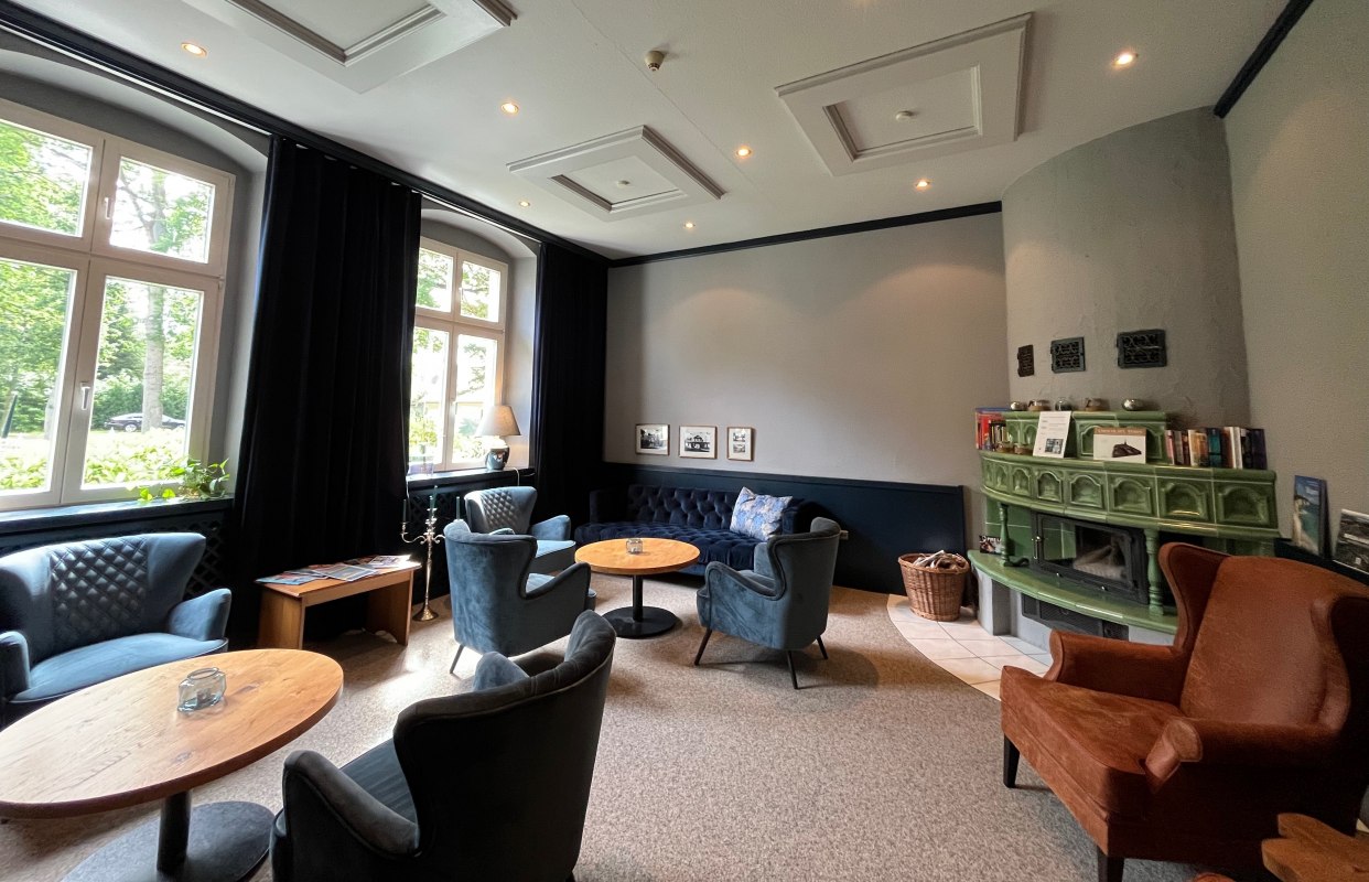 Gemütliches Wohnzimmer als Community-Bereich // © Lieblingsplatz Hotels mbH Gemütliches Wohnzimmer als Community-Bereich // © Lieblingsplatz Hotels mbH