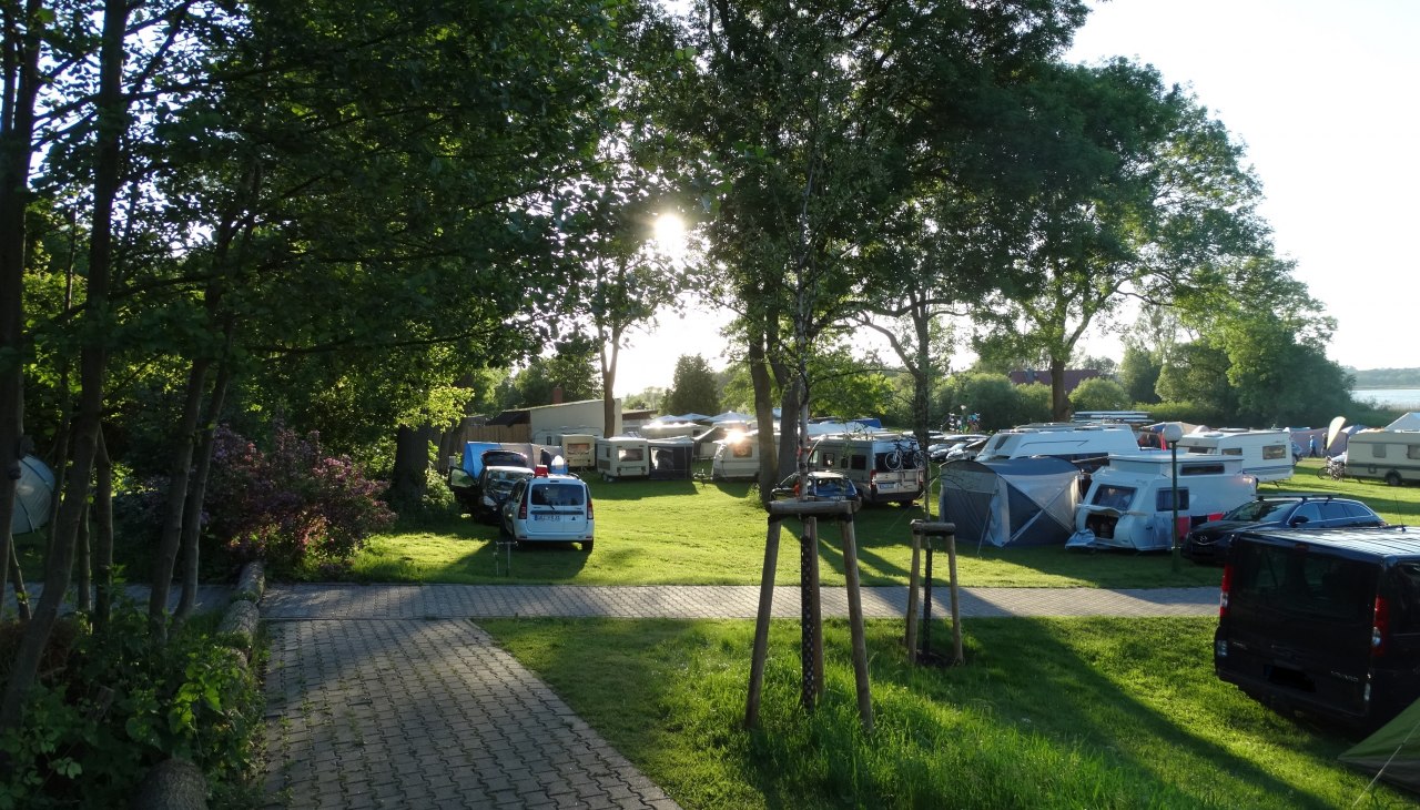 Sonnenaufgang über dem Campingplatz, © Campingparadies Dahmen Sonnenaufgang über dem Campingplatz, © Campingparadies Dahmen