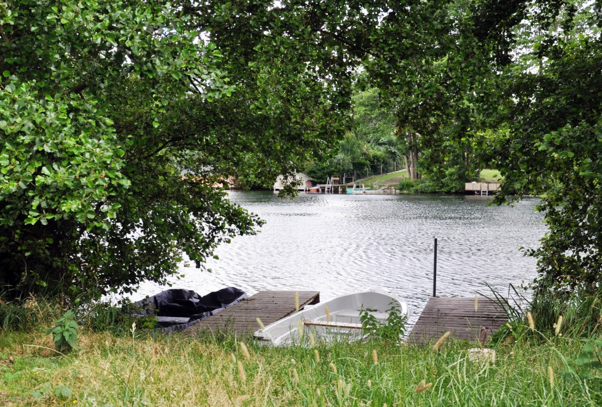 Der hauseigene Bade- und Bootssteg in 100 Meter Entfernung, © zoneEINZ GmbH Der hauseigene Bade- und Bootssteg in 100 Meter Entfernung, © zoneEINZ GmbH