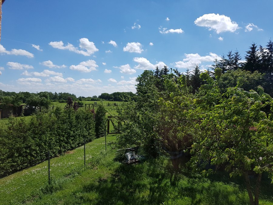 Aus dem Schlafzimmerfenster haben Sie einen wundervollen Blick in die weite Landschaft, © H. Pooyeh Aus dem Schlafzimmerfenster haben Sie einen wundervollen Blick in die weite Landschaft, © H. Pooyeh