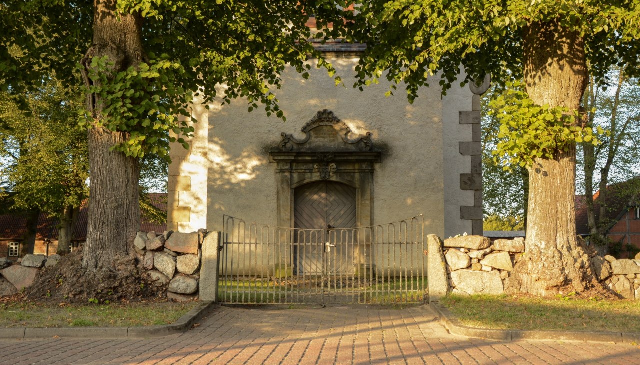 Portal der Kirche in Warlitz, © Tourismusverband Mecklenburg-Schwerin e.V. Portal der Kirche in Warlitz, © Tourismusverband Mecklenburg-Schwerin e.V.