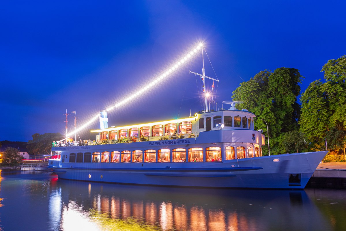Schiff ab Breege zum Marteria-Konzert auf der Naturbühne Ralswiek // © FRS Weiße Flotte GmbH Schiff ab Breege zum Marteria-Konzert auf der Naturbühne Ralswiek // © FRS Weiße Flotte GmbH