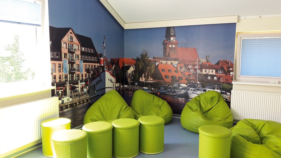 Neu gestalteter Aufenthaltsraum zum Spielen und Chillen, &copy; DJH MV / Danny Gohlke