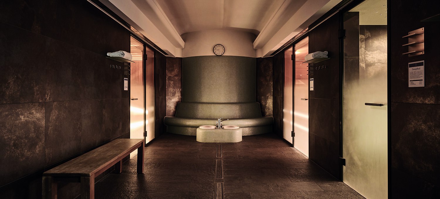 &copy; DSR Hotel Holding GmbH