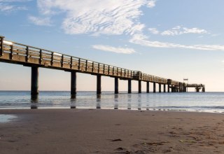 De 290 meter lange pier in de kustplaats aan de Oostzee Boltenhagen, &copy; Moritz Kertzscher