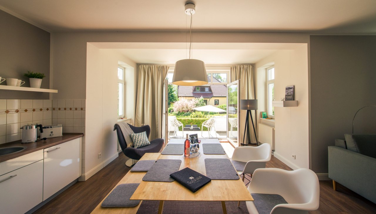 Das Apartment „Flieder“ mit 61 Quadratmetern ist mit allem ausgestattet, was kleine Teams für die effektive Arbeit brauchen., © Gutshaus Krummin / Matthias Friel Das Apartment „Flieder“ mit 61 Quadratmetern ist mit allem ausgestattet, was kleine Teams für die effektive Arbeit brauchen., © Gutshaus Krummin / Matthias Friel