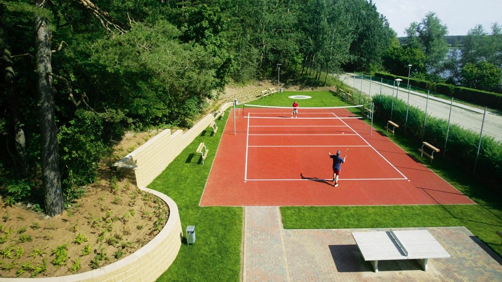 Auf dem Gel&auml;nde kann man sich sportlich austoben, &copy; DJH MV / Danny Gohlke