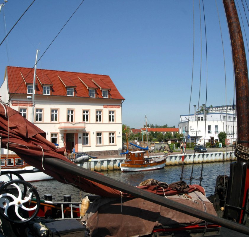 Stadshaven in het centrum van de kustplaats Ueckerm&uuml;nde // &copy; Stadt Seebad Ueckerm&uuml;nde