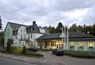 Vooraanzicht van Seehotel Ecktannen // &copy; Mirko Runge