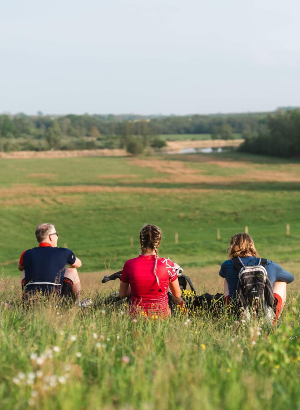 Freunde unter sich: Traumhafte Aussichten auf der Tour mit den Gravelbikes // © MV-T/Gross Freunde unter sich: Traumhafte Aussichten auf der Tour mit den Gravelbikes