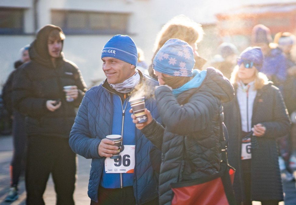 Plaudere im Ziel mit Freunden und Familie bei Kaffee, Tee und Kuchen von der Rostocker Stadtmission, © Rostocker Citylauf e.V. Plaudere im Ziel mit Freunden und Familie bei Kaffee, Tee und Kuchen von der Rostocker Stadtmission, © Rostocker Citylauf e.V.