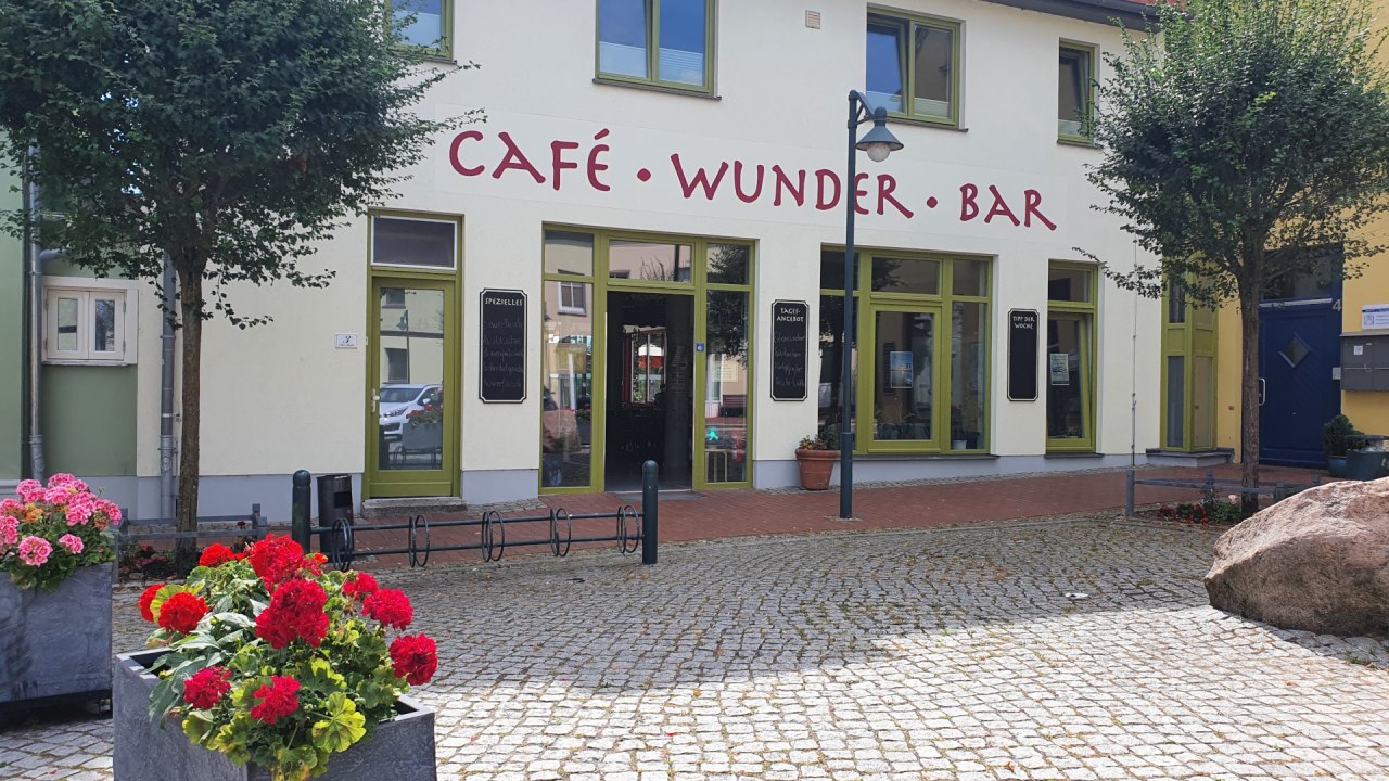 Caf&eacute; und Restaurant caf&eacute;-wunder-bar // &copy; Sabine Maus