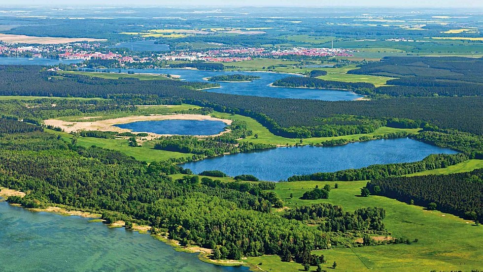 So viel blau und grün - Luftaufnahme vom Müritz-Nationalpark // © MV-T/Steindorf-Sabath So viel blau und grün - Luftaufnahme vom Müritz-Nationalpark // © MV-T/Steindorf-Sabath