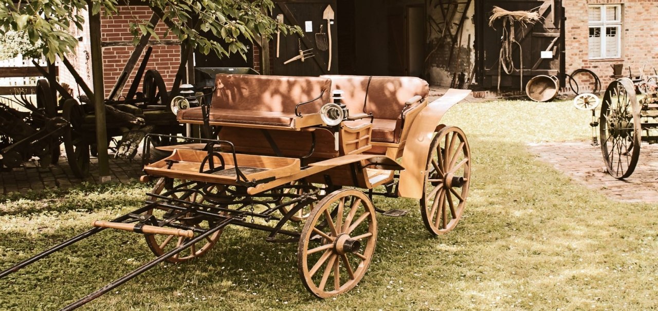Hof mit Kutsche // &copy; Heimatverein Lieper Winkel e.V.