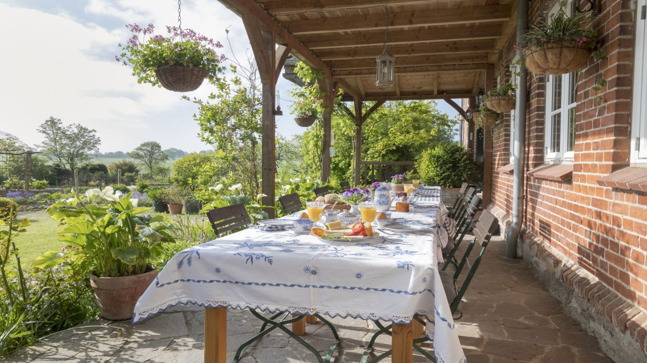 Fr&uuml;hst&uuml;ck auf der Terrasse // &copy; Dirk Endrulat