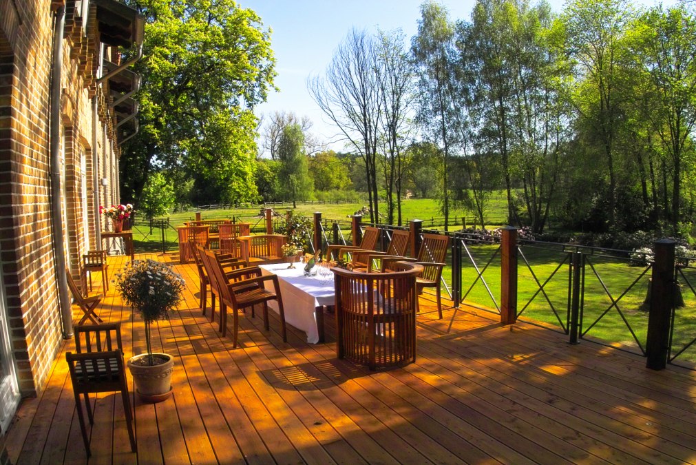 Außenterrasse im Resort Gut Settin, © Resort Gut Settin Außenterrasse im Resort Gut Settin, © Resort Gut Settin