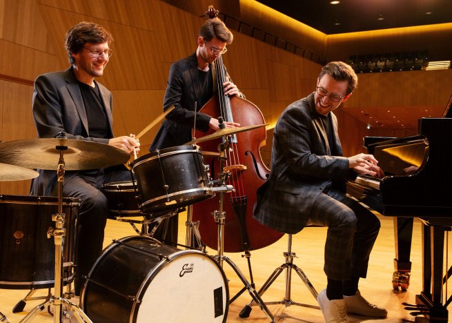 &copy; &copy; Ralph Steckelbach