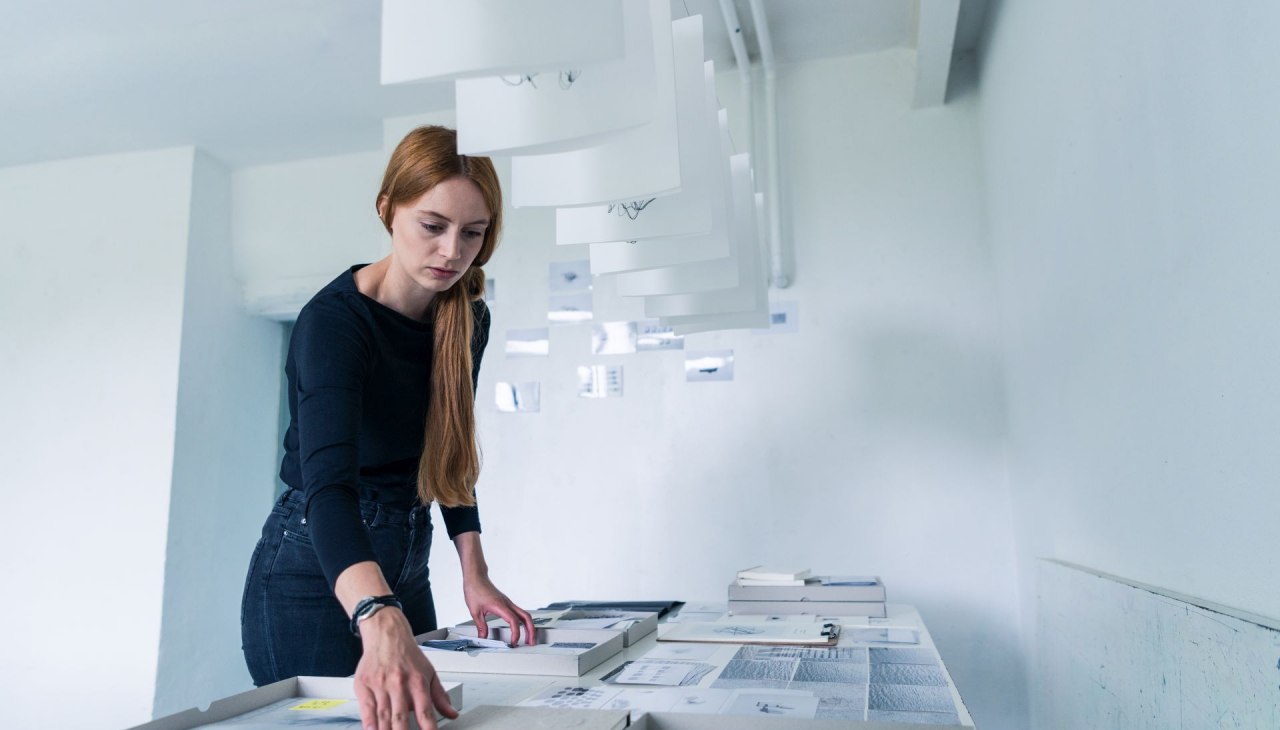 Typografin Jennifer Eckert 2018 im K&uuml;nstlerhaus Lukas, &copy; TMV/S&uuml;&szlig;