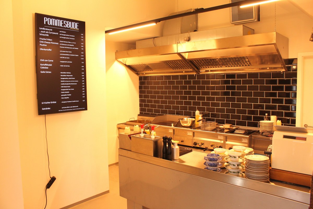 Unsere Pommesbude im alten Kruse Speicher // &copy; pommes-bude.com