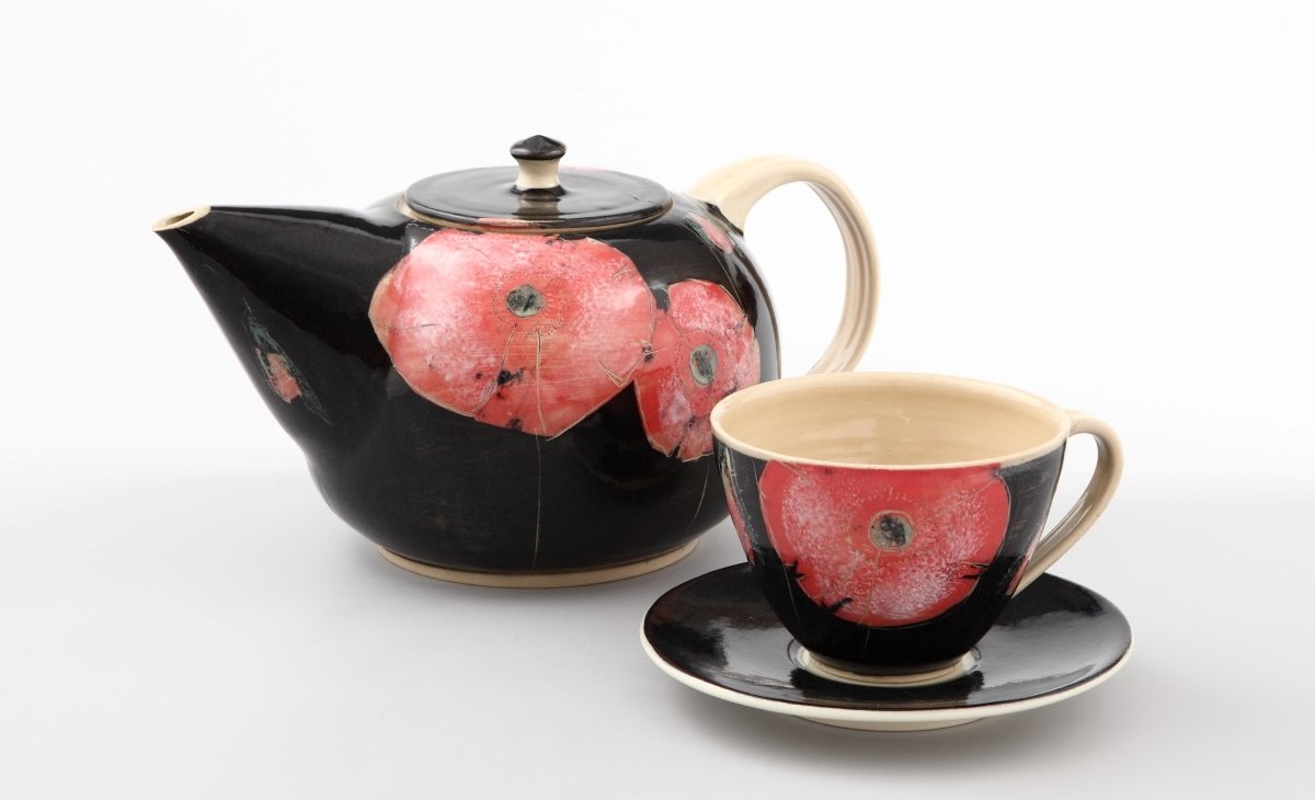 Kanne_Tasse_Schwarzer_Mohn_MeeresTon, © Meereston Kanne_Tasse_Schwarzer_Mohn_MeeresTon, © Meereston