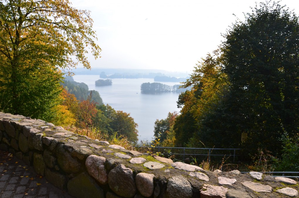 Auf den Routen 3 und 4 wird man mit der Aussicht über den Haussee belohnt, © Kurverwaltung FSL