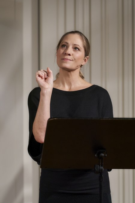 »Die Nachtigall in meinem Garten schweigt«
Eine literarisch-musikalische Hommage an Mascha Kaléko
mit Judith Jakob (Gesang) und Joachim Jezewski (Klavier)
, © Bürgerstiftung im Holzhausenschlösschen | Alexander Englert »Die Nachtigall in meinem Garten schweigt«
Eine literarisch-musikalische Hommage an Mascha Kaléko
mit Judith Jakob (Gesang) und Joachim Jezewski (Klavier)
, © Bürgerstiftung im Holzhausenschlösschen | Alexander Englert